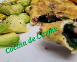 Foto del paso 8 de la receta Tortilla a la francesa de espinacas con jamón y pasas