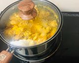 Hình bước làm 3 của món Cà ri gà nhanh gọn lẹ