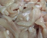 รูปขั้นตอนการทำที่ 1 ของ กะเพราอกไก่หมัก