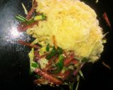 A picture of step 7 of Vegetable noodles omlete.