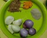 Foto langkah ke 1 dari resep Ayam goreng bawang putih.
