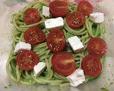 Foto del paso 5 de la receta: Espaguetis con pesto de espinacas