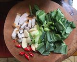 รูปขั้นตอนการทำที่ 1 ของ ผัดคะน้าหมูกรอบไข่ดาวราดข้าว