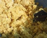 A picture of step 2 of Chana dal halwa.