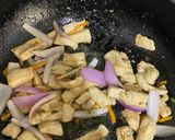 Foto del paso 5 de la receta: Tallarín saltado criollo de pollo