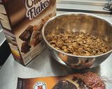 Foto langkah ke 1 dari resep Choco Corn Flakes.