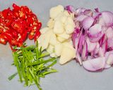 Foto langkah ke 1 dari resep Oseng-Oseng Terong Pedas.