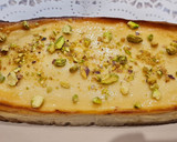 Foto del paso 7 de la receta: Tarta de yogur y queso con base de galletas y pistachos
