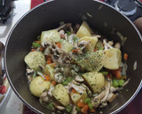 Foto del paso 9 de la receta: Pollo guisado con champiñones y patatas