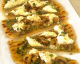 Foto del paso 7 de la receta: Pizza al grill con pesto, champiñones y burrata {sin horno}