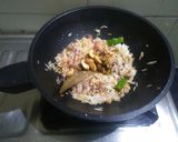 A picture of step 4 of Kashmiri pulao.