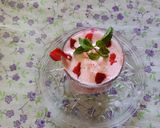 A picture of step 5 of Fresh Strawberry milk shake.