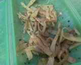 Foto del paso 3 de la receta: Chips de piel de patata en lekué con pimienta y ajo en polvo