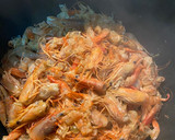 Foto del paso 2 de la receta: Salmón con almejas y langostinos