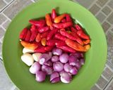 Foto langkah ke 1 dari resep Sambal bawang "bu Rudy".