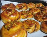 عکس مرحله 1 از دستور کلوچه مارپیچ خرمایی