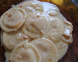 Foto del paso 11 de la receta: Sorrentinos de zanahoria y boniato con crema de champiñones
