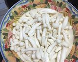 รูปขั้นตอนการทำที่ 1 ของ “ผัดอกไก่ใส่เห็ด”