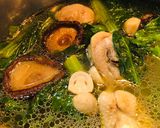 Hình bước làm 5 của món Canh Đùi Gà Nấu Nấm Và Cải Bẹ Xanh
