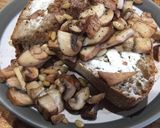 A picture of step 3 of Quick mushroom lunch.