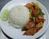 รูปขั้นตอนการทำที่ 5 ของ แหนมไก่ผัดน้ำพริกเผาราดหน้าข้าว