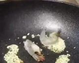 รูปขั้นตอนการทำที่ 4 ของ ผัดกระเพรากุ้งหมูสับ