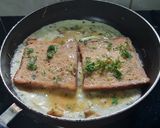 चिझी आमलेट सँडविच (cheesy omelette sandwich recipe in marathi) रेसिपी स्टेप 2 फोटो 