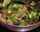 Foto langkah ke 3 dari resep Tumis kopi gandu / okra.