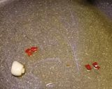 A picture of step 1 of Spaghetti with vongole (clams) and fresh tomatoes.