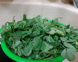 A picture of step 1 of Aloo Methi Sabzi(Curry).