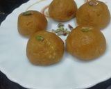 A picture of step 5 of Besan ke ladoo.