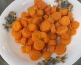 Une image de l'étape 9 de Salade marinée de carottes aux tomates et jambon sauce cumin.