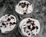 A picture of step 6 of Oreo mousse trifle.