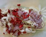 Une image de l'étape 1 de Papillote de champignon paris au citronnelle.