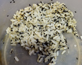 Foto del paso 2 de la receta: Crackers de arroz y sésamo sin gluten y vegan en microondas