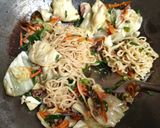 Foto langkah ke 4 dari resep Mie Goreng Putih khas Hajatan.