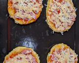 Foto langkah ke 3 dari resep Pizza Mini Simple.