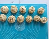 Foto langkah ke 8 dari resep Garlic Cheese Rolls.