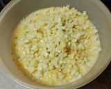 Foto del paso 5 de la receta: Tortilla de papas con cebolla sofrita y perejil picado y ensalada