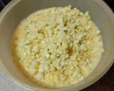 Foto del paso 5 de la receta: Tortilla de papas con cebolla sofrita y perejil picado y ensalada