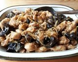 รูปขั้นตอนการทำที่ 4 ของ ไก่ผัดขิงที่แม่ชอบทำ