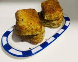 A picture of step 4 of Tuc nuggets sandwich.