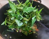 Foto langkah ke 3 dari resep Tumis Kangkung Kecambah.