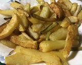 Foto del paso 2 de la receta: Salmonetes en fritada con ajos tiernos, patatas y huevo