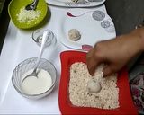 A picture of step 4 of Cheese lolipops.