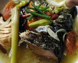 Foto langkah ke 3 dari resep Sup Kepala Ikan Salmon.