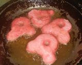 Foto langkah ke 5 dari resep Donat pink ceria.