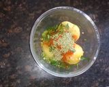 A picture of step 2 of Suji sandwich.