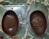 Foto del paso 4 de la receta: Huevos de Pascua rellenos versión "Chocotorta"