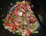 Foto langkah ke 4 dari resep Cumi asin cabe hijau.